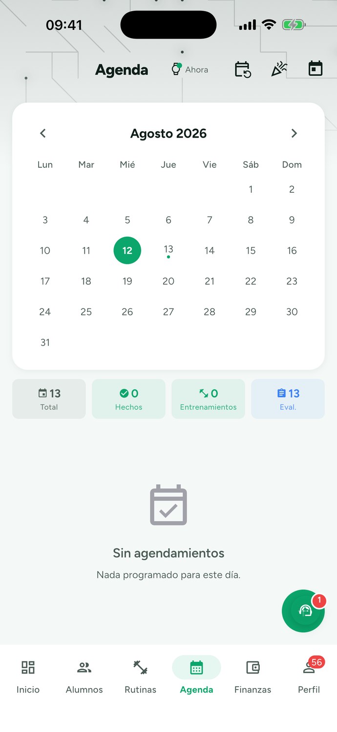 Agenda del entrenador en julio de 2026 con cuatro citas en el día, mostrando un entrenamiento presencial pendiente de acción y dos entrenamientos en espera de confirmación