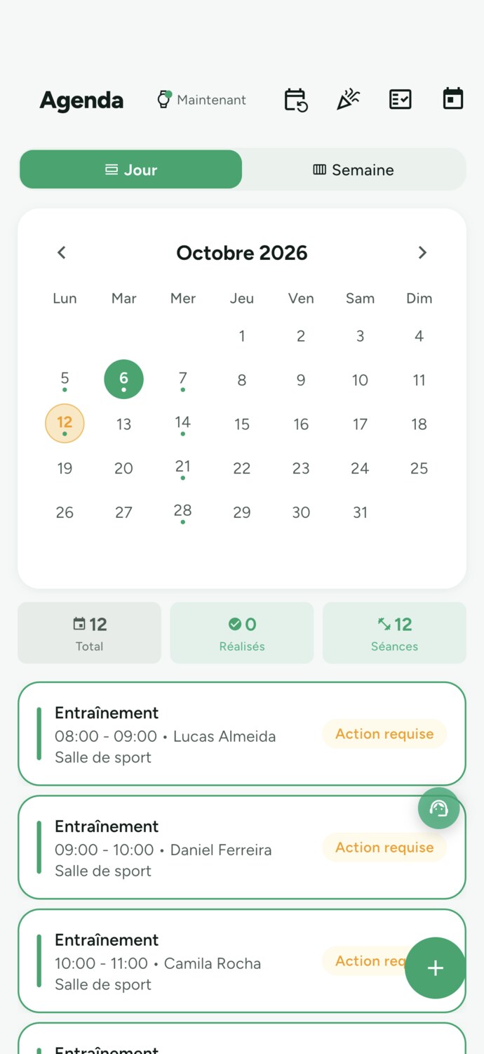 Agenda du coach en juillet 2026 avec quatre rendez-vous dans la journée, montrant une séance en présentiel en attente d'action et deux séances en attente de confirmation