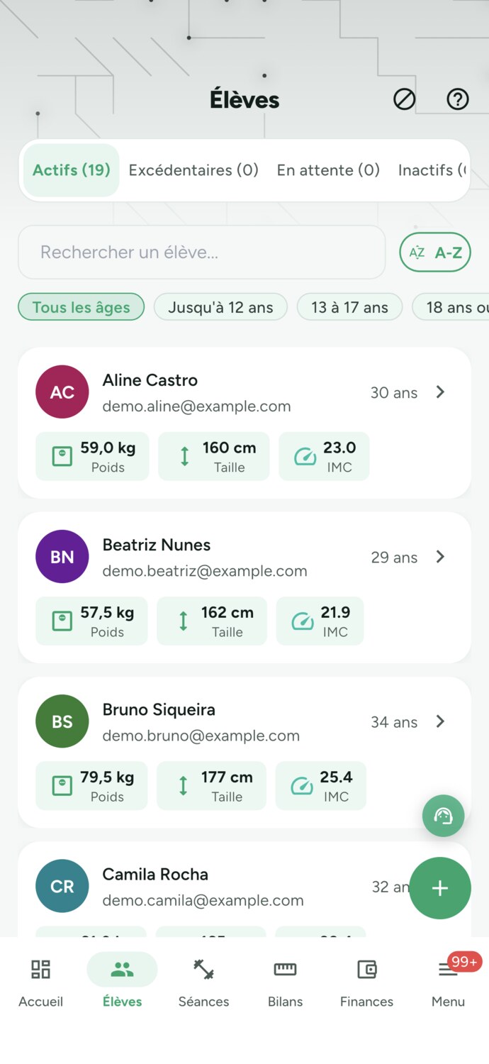 Liste des élèves du coach dans l'appli, avec l'objectif de chacun et les onglets actifs, excédentaires, en attente et inactifs