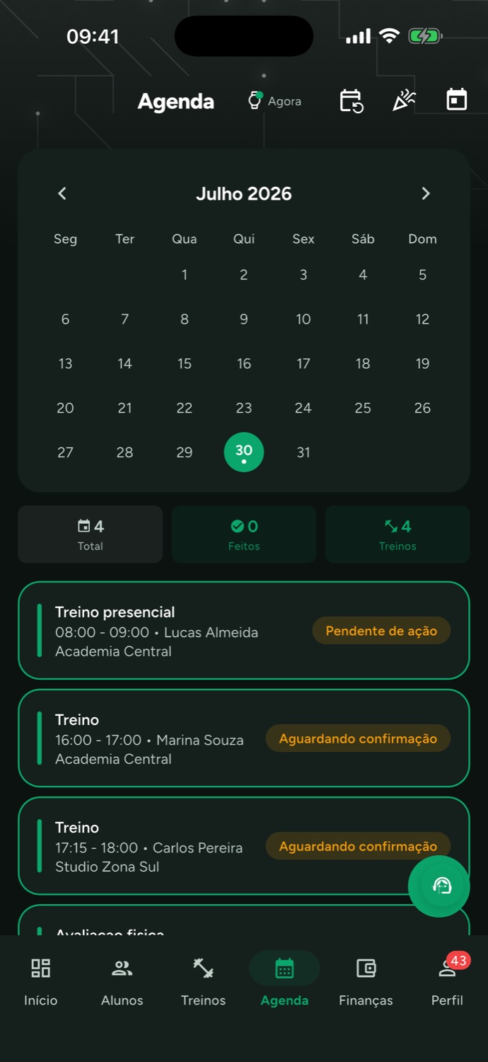 Agenda del entrenador en julio de 2026 con cuatro citas en el día, mostrando un entrenamiento presencial pendiente de acción y dos entrenamientos en espera de confirmación