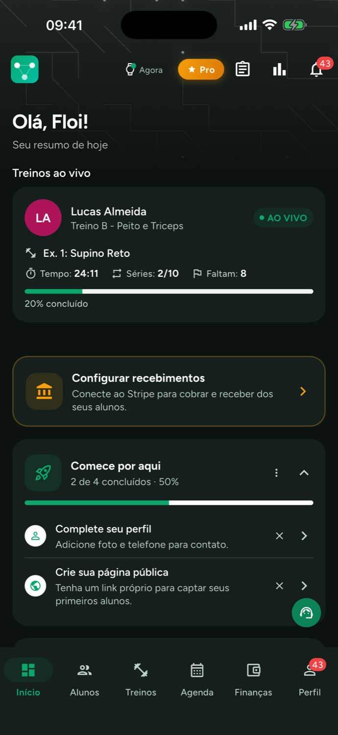 Panel del entrenador con la tarjeta Entrenamientos en vivo: Lucas Almeida en Rutina B - Pecho y Tríceps, marcado como en vivo, 24 minutos de entrenamiento, 2 de 10 series y 20% completado