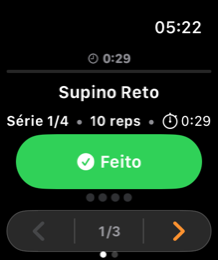 Apple Watch ejecutando el entrenamiento: Press de banca plano, serie 1 de 4, 10 repeticiones y el botón Hecho