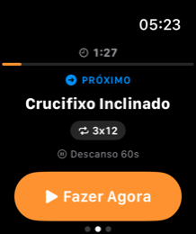 Apple Watch anunciando el próximo ejercicio: Cruce de poleas inclinado, 3 series de 12