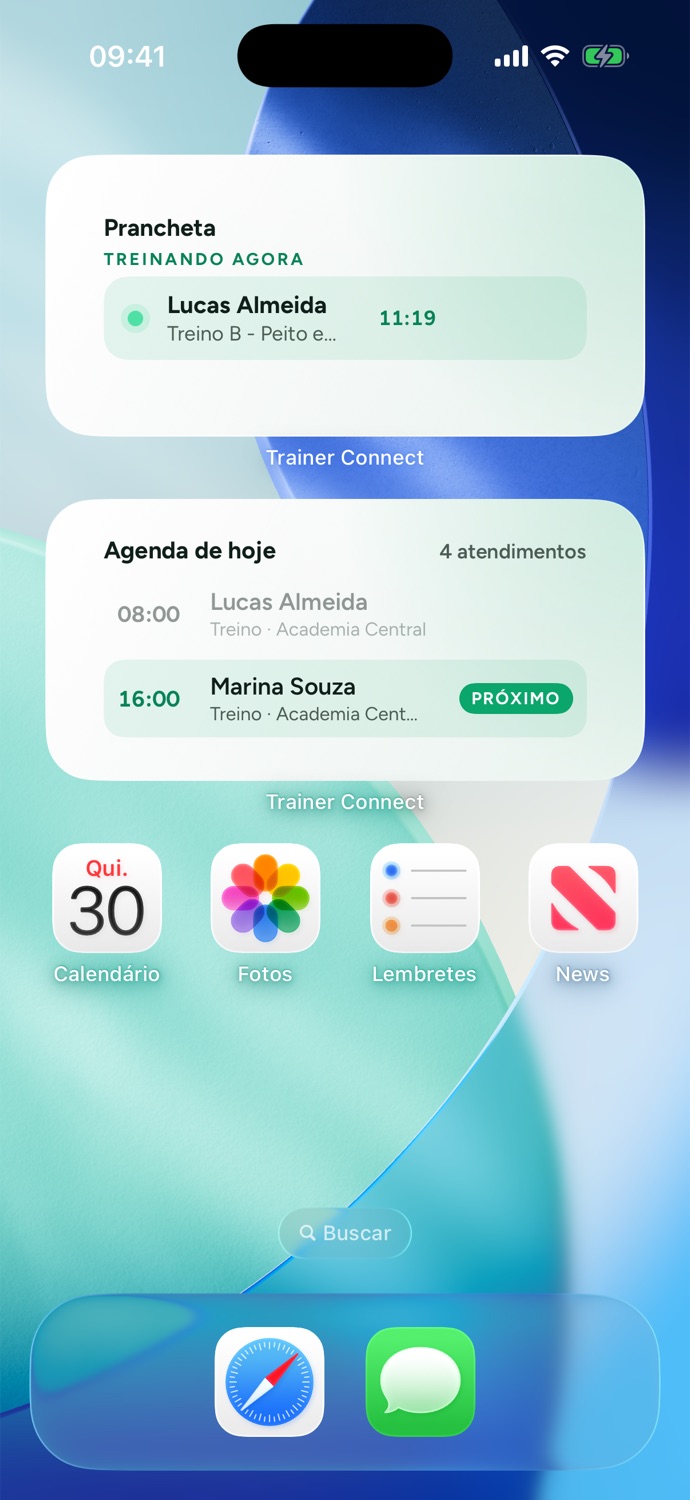 Widgets del entrenador en la pantalla de inicio del iPhone: planilla con alumno entrenando ahora y agenda del día